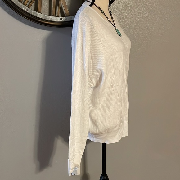 TAHARI VISCOSE BLEND SWEATER. - Picture 5 of 9